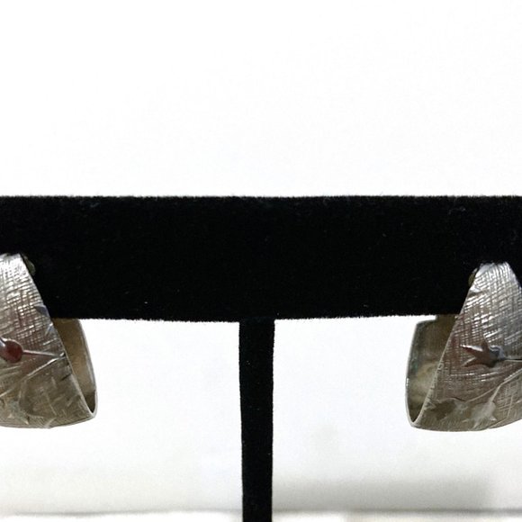 Floral Embossed Silver Tone Textured Hoop Earrings Leverback Closure - Picture 4 of 5